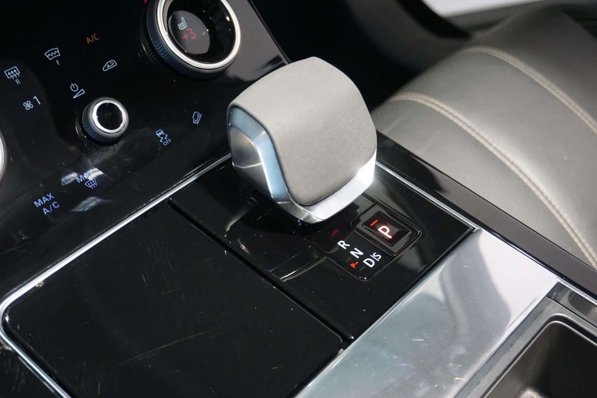 Land Rover Range Rover Velar 3.0 D300 MHEV R-Dynamic SE SUV 5dr Diesel Auto 4WD Euro 6 (s/s) (300 ps)